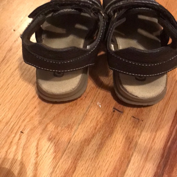 Children’s place boys Velcro sandals. Size 7 - Picture 3 of 5